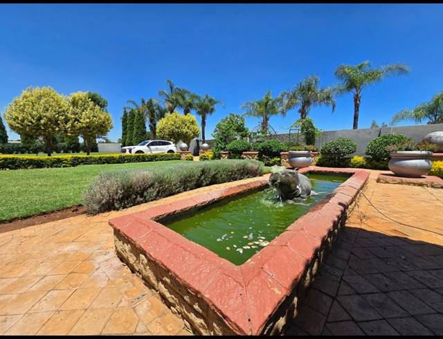 5 BEDROOM HOUSE FOR SALE IN KAMEELDRIFT EAST